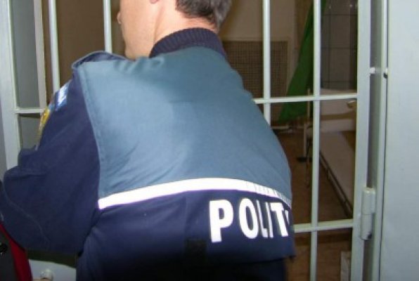 Condamnat la închisoare pentru abandon de familie, prins de poliţişti